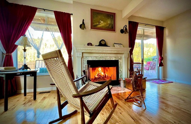 Riverfront Bragg Creek Home - The Perfect Getaway w/spacious deck
