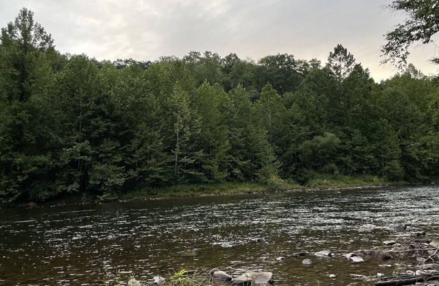 Riverfront Bridge House: Affordable w/ 4 Bedrooms
