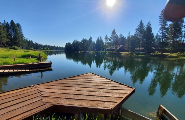 Riverfront Cabin - Sunriver/Mt.Bachelor, HotTub, Pet Friendly!