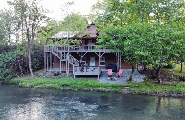 lovely river front cabin