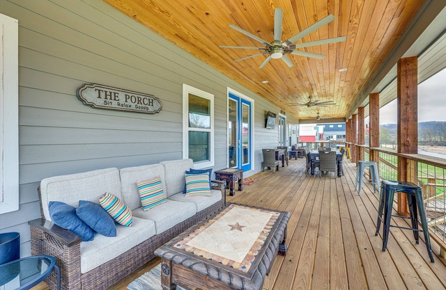 Riverfront 'Caddo Shack' Home w/ Views & Fire Pit