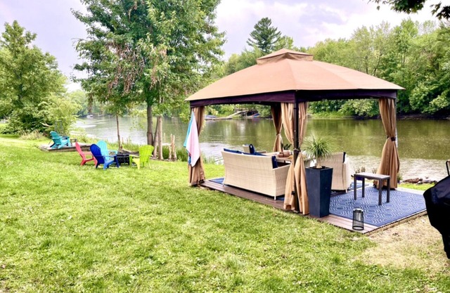 Riverfront Cottage and Cabana. 3-bedroom, 2 bath on the Lazy, Great Chazy, River