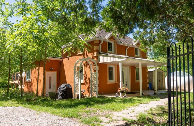 Riverfront Cottage with 2 Geodesic Domes