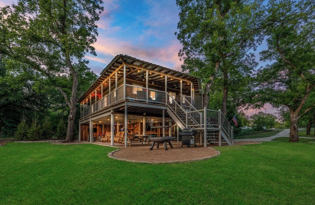 Riverfront highend getaway in Brock/Weatherford, TX Lazy Bend River Ranch.