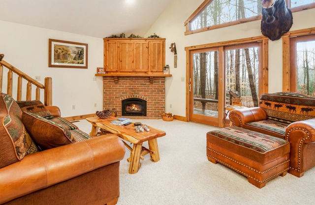 Riverfront home with deck, firepit, two fireplaces, W/D, bar, & two kayaks