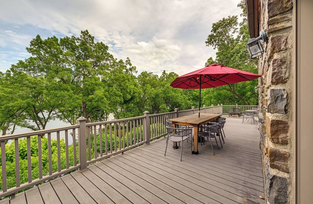 Game Room: Quiet Riverfront Hudson Valley Gem