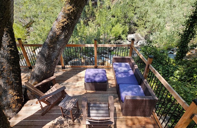 Riverfront in Wine Country Cabin, Deck and Starlink