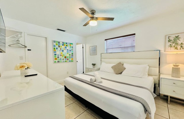 Riverfront, King Bed, Pool & Nearby Beach