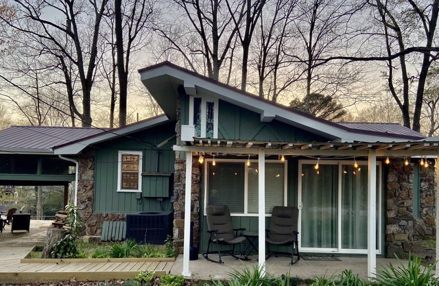 Riverfront lodge with private fishing dock ~ Near Greers Ferry Lake