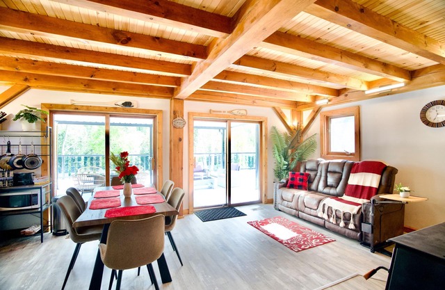 Riverfront Oasis on 55 Pvt Acres with Wifi , Sauna and Hot Tub