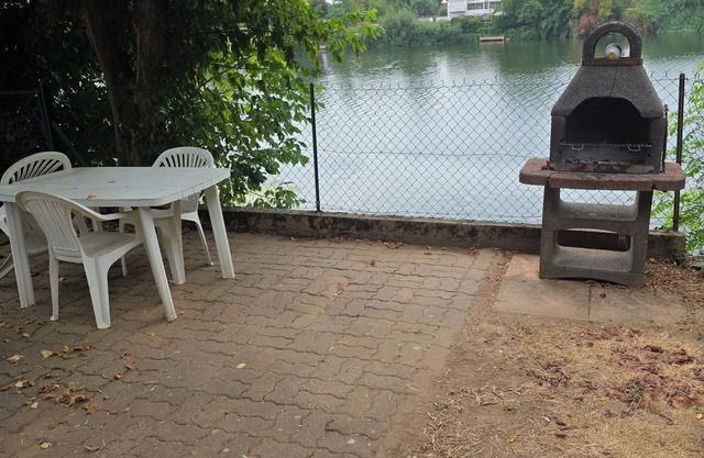 Riverfront t3 with garden