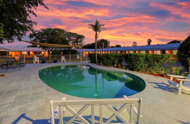 Riverland Motor Inn & River's Restaurant