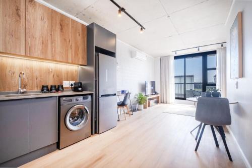 Riverlands - Lux 1 bedroom Apartment with Parking