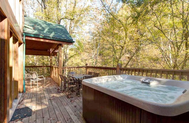 Rivers Edge, 3 Bedrooms, Sleeps 8, On Stocked Stream, Hot Tub, Grill