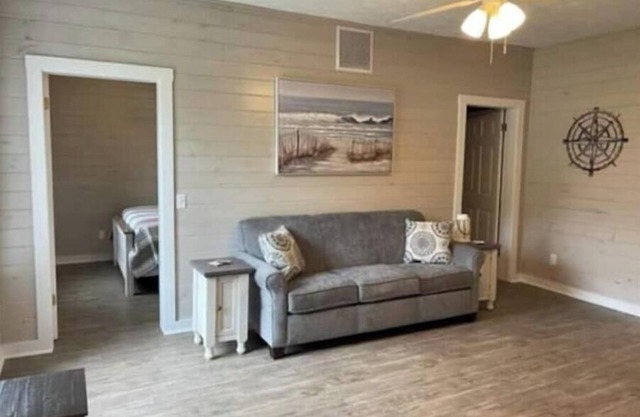 Riverside 3BR Retreat Tranquil & Family-Friendly