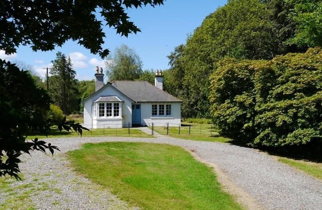Riverside - a cottage that sleeps 4 guests in 2 bedrooms
