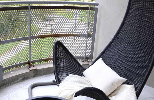 Riverside apt | 2 bdr |Disney + Paris | Parking | Balcony