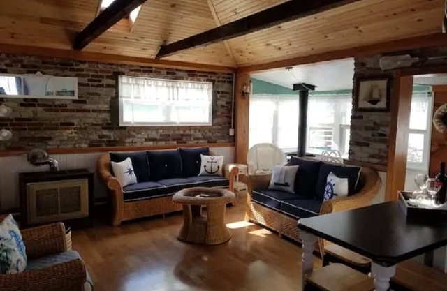 Riverside Bungalow: junto a la bahía de Narragansett, a minutos del histórico Newport. Disponible