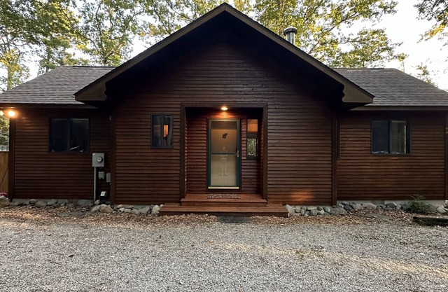 Riverside Cabin Near Torch Lake – Kayaks Included!