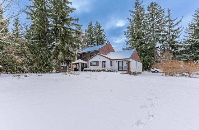 Riverside Cottage, 4 BR Luxury Retreat