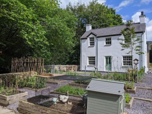 Riverside cottage walking distance into Caernarfon