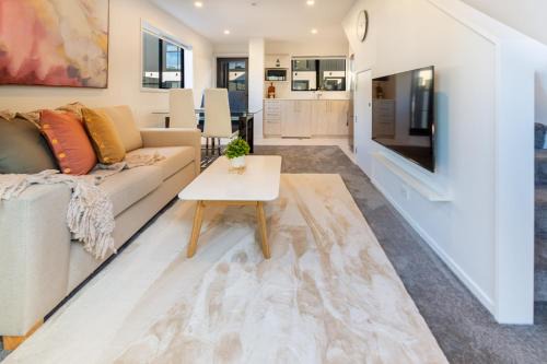 Riverside Escape near Hagley Park and Hospital
