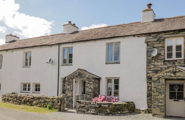 RIVERSIDE COTTAGE, pet friendly, with open fire in Duddon Valley