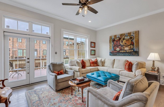 Riverside Getaway In Unbeatable Location W/ Parking by Lucky Savannah