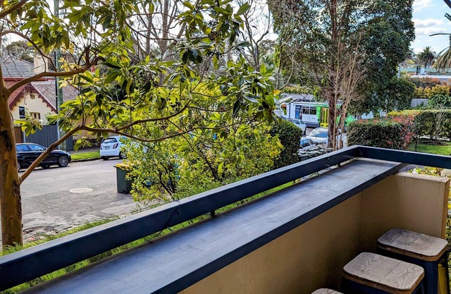 Riverside Haven on City Doorstep