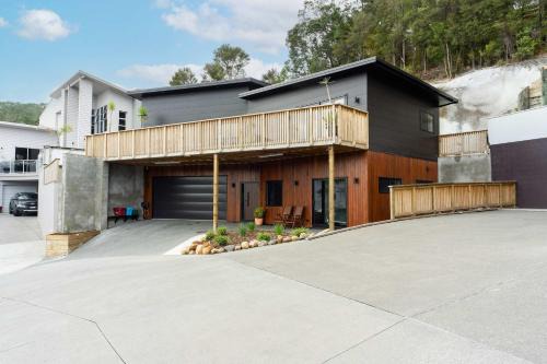 Riverside Heights Two Story Townhouse with a View