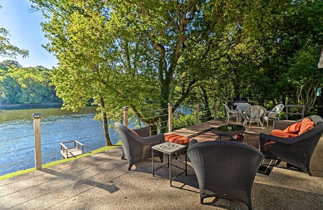 ¡NUEVO! Casa frente al río con patio y parrilla en Mtn Home!