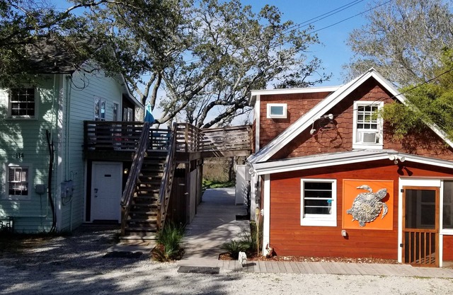Riverside Inn and Cottages