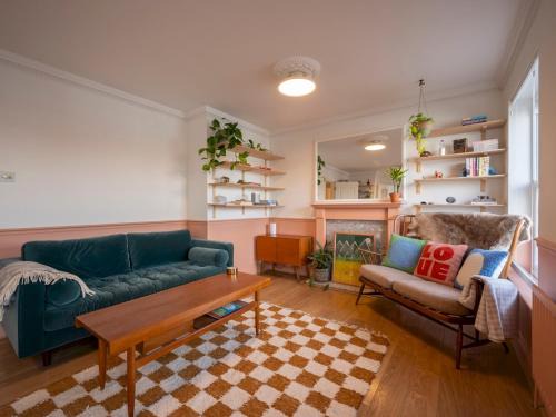 Riverside London apartment SE16 -private parking Pass the Keys
