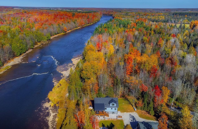 Riverside Lodge - Stunning Lux Hideaway