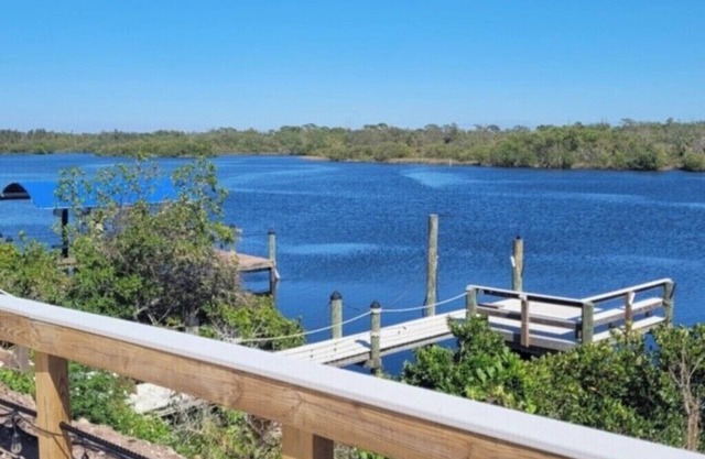 Riverside Oasis - Dock - Shuffleboard