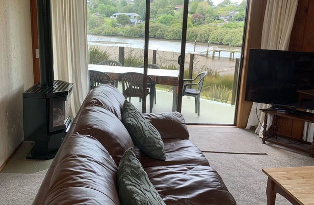 Riverside Paradise with beautiful view of river and tidal inlet