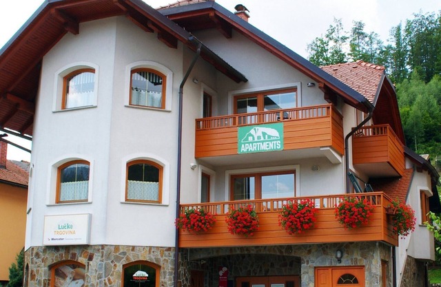 Riverside Pines Luce Apartments with Balcony - One Bedroom Apartment with Balcony