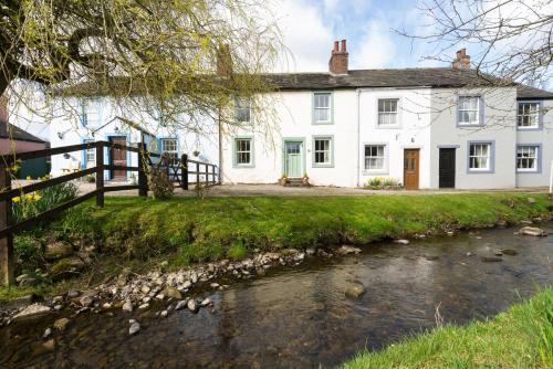 Riverside - Quaint County Cottage overlooking the Beck