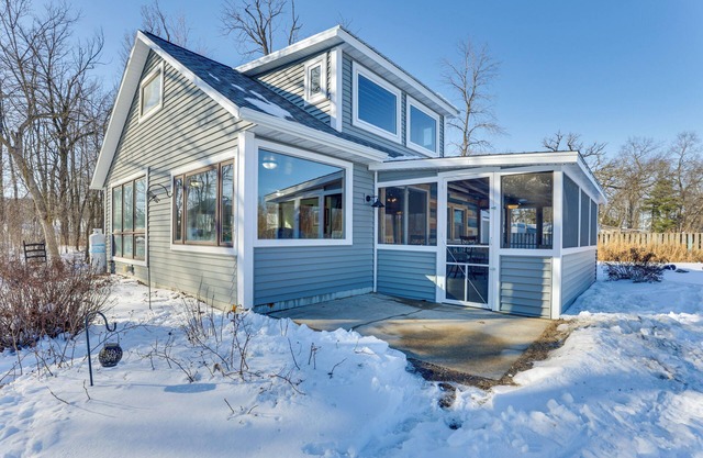 Riverside Retreat Near Trails in Johnson Creek