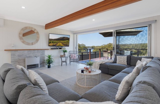 Riverside Retreat, Coolangatta, near Seven Mile Beach
