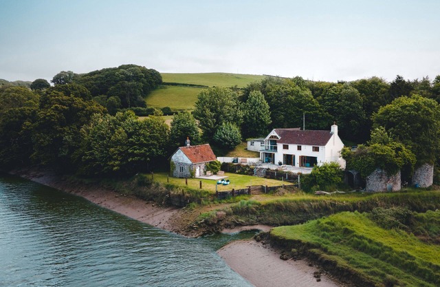 Riverside Retreat - Luxury Cottages