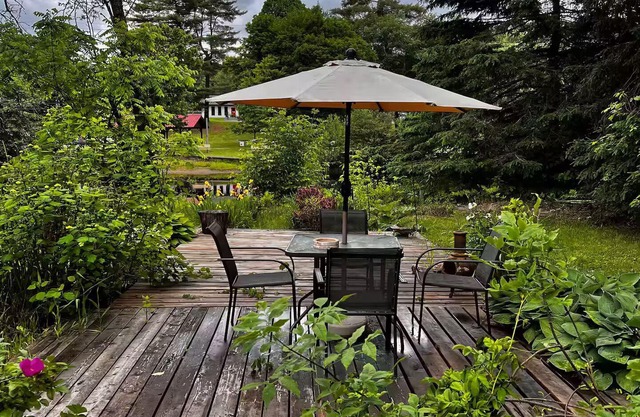 Riverside suite on York River in town free parking