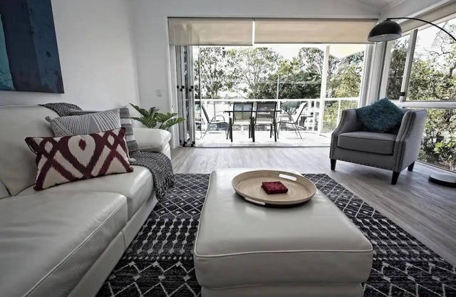 Riverside Townhouse w/ pool by Stay Noosa