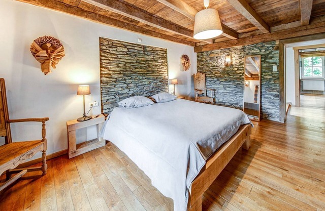 Villa junto al río con encanto