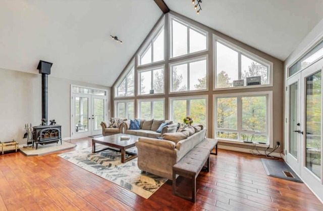 Riverstone - Large Cottage w/ Dock, Kayaks, Paddleboards, Beautiful Views, AC