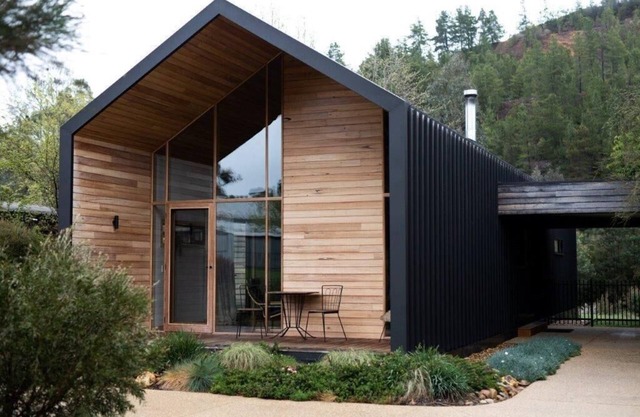Riverstone - Perfectly positioned on the Ovens River and providing a one-of-a-kind experience