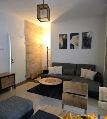 Riverstone Retreat