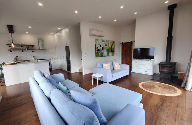 Riverton Luxury in the Lane