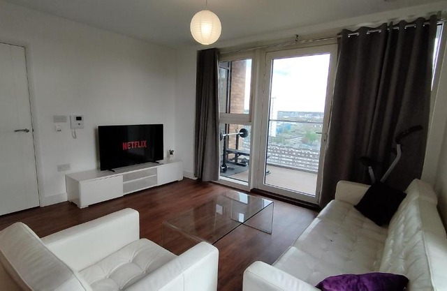 Riverview Amazing 2Bed 2Bath Apt wParking Sleeps 6 Comfortably