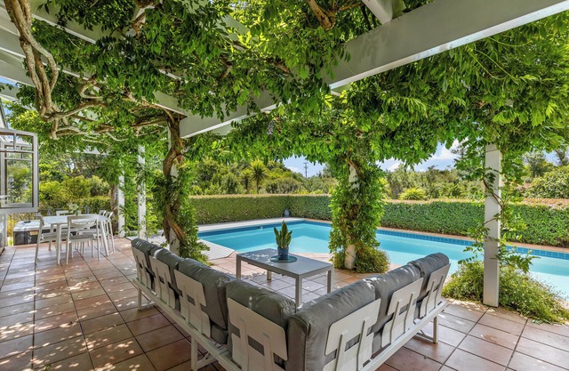 Riverview Homestead - Luxury Villa - Pool + Spa
